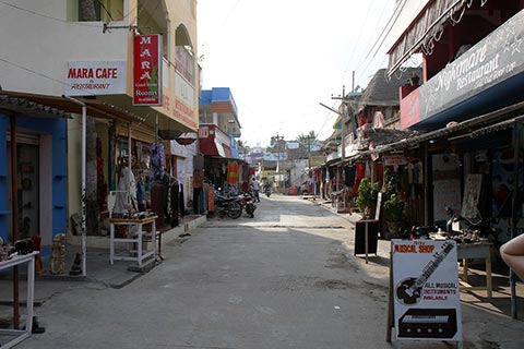 The main tourist street of Mamallapurum