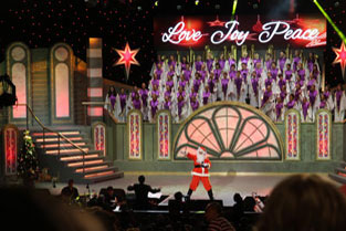 Santa dances at The Lord Mayor’s Christmas Carols at Riverstage