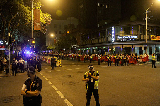 People and police nervously await the arrival of Xi Jinping, President of China