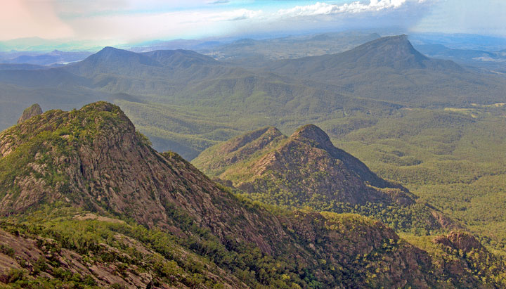 Bushwalk up Mt Barney  via South (Peasant's) Ridge