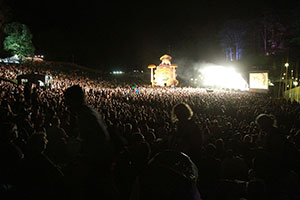 Crowds at the Amphitheatre