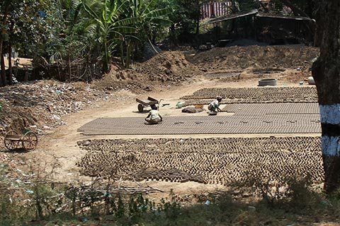 People making bricks on the way to Rameswaram