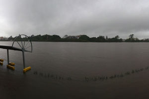 Brisbane River from Coronation Drive at the start of the flood