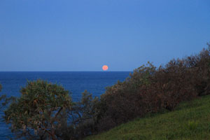 Moonrise over the ocean, Stradbroke Island