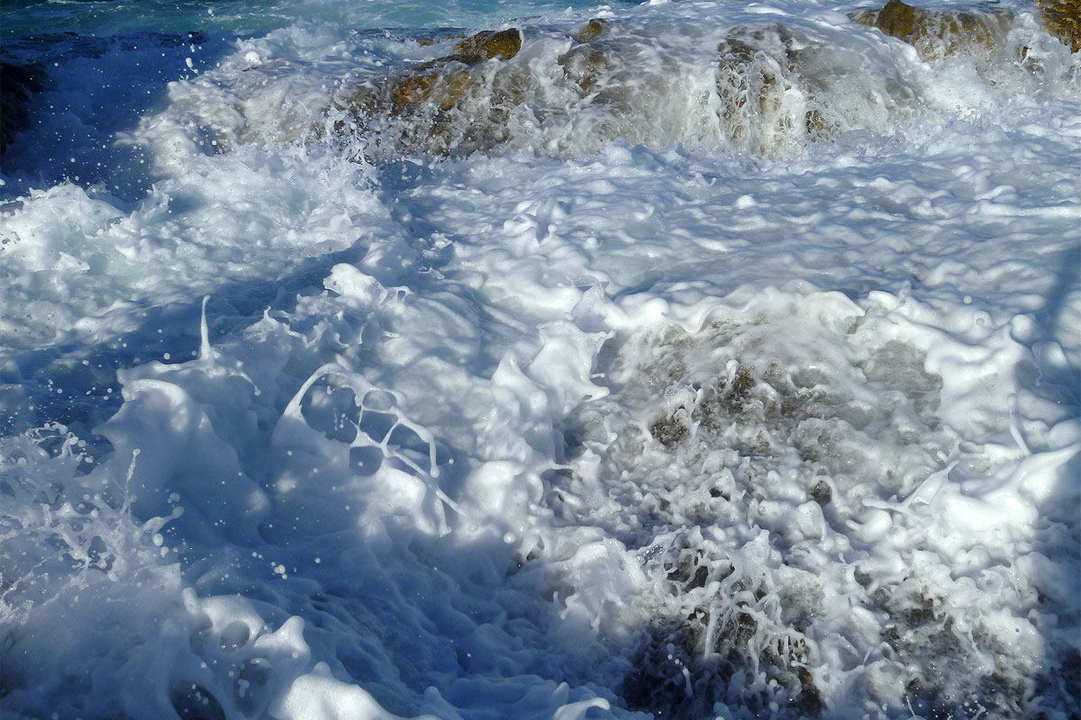 Artistic water foam