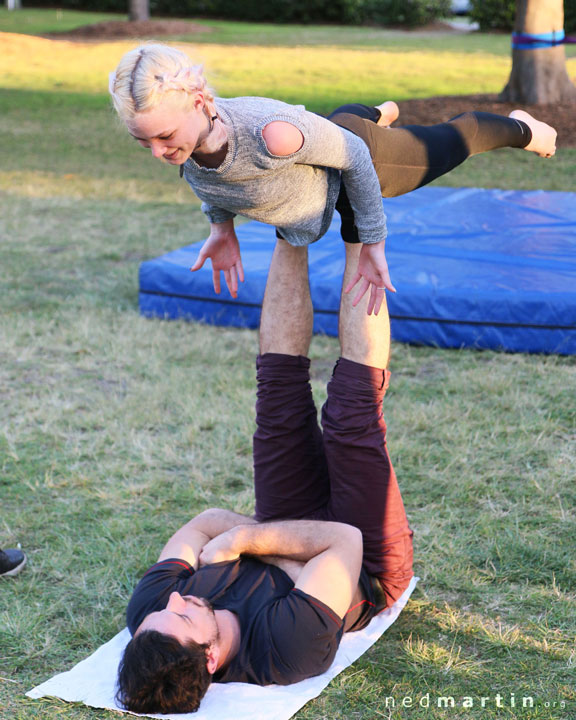 Slackline & Acro at New Farm Park