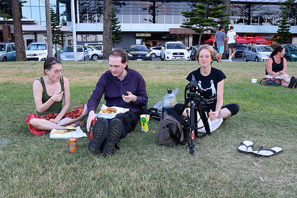 Emmi, Maz, Bronwen, Mr Tripod & Mr Thongs enjoying some food