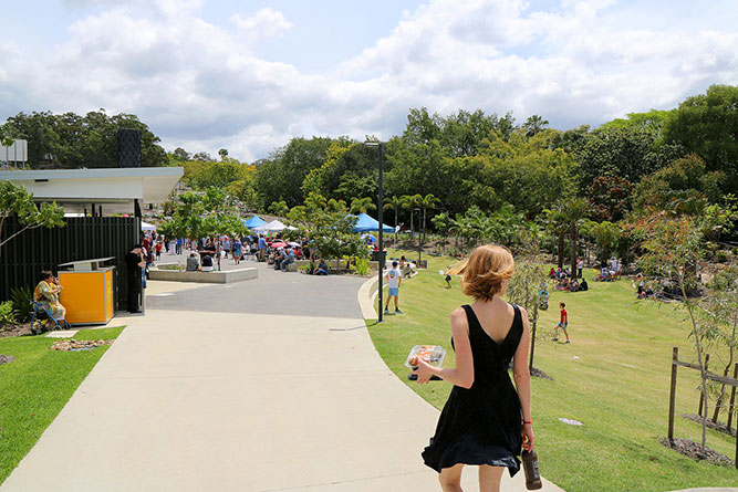 Bronwen walking to the Jewish Community of Brisbane 150th Anniversary Festival