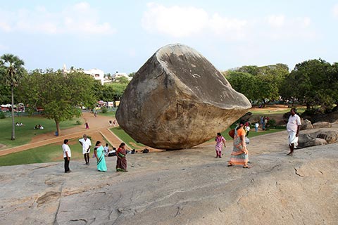 The infamous balancing rock at Mamallapurum