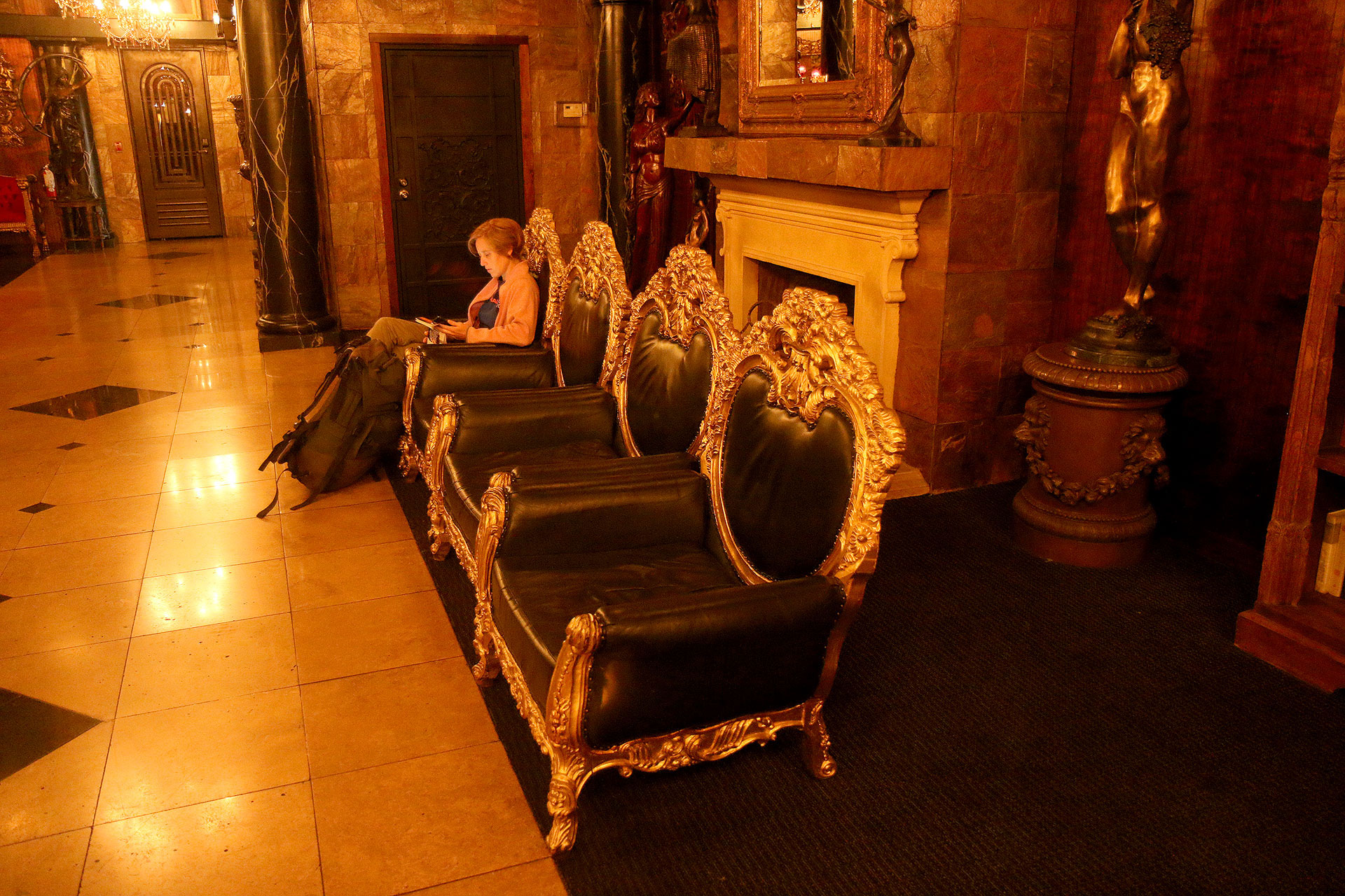 Bronwen waiting in the lobby of the Artisan Boutique Hotel in Las Vegas