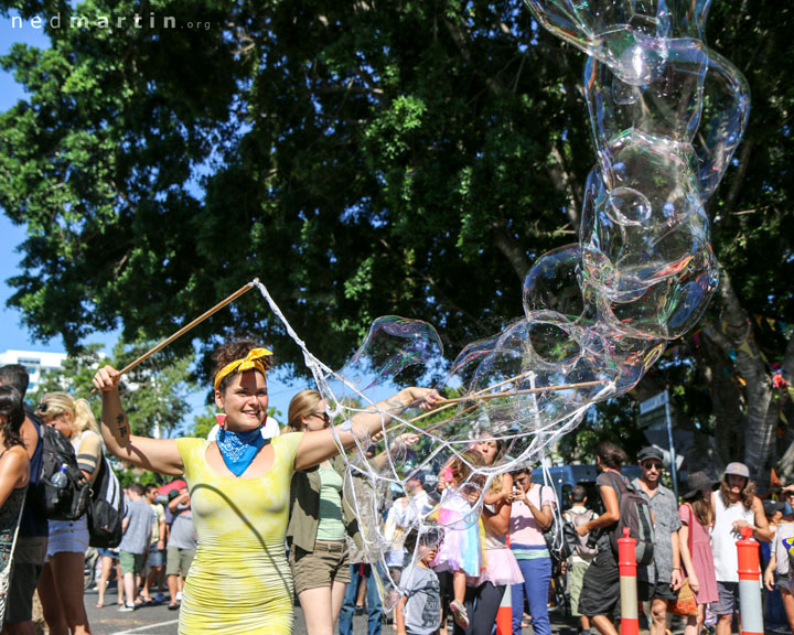 Bronwen, Carissa blowing bubbles, Kurilpa Derby, West End