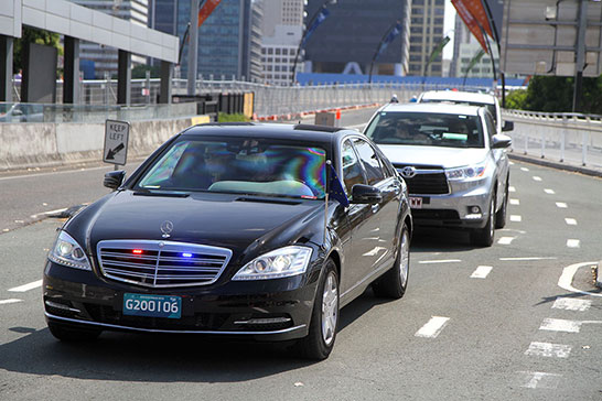 This isn’t Obama’s motorcade anymore. This gives an idea of the tinting on the windscreens and how thick they are.