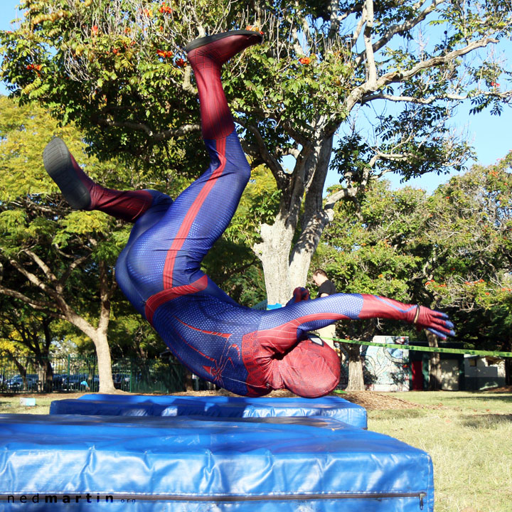 Slackline & Acro at New Farm Park