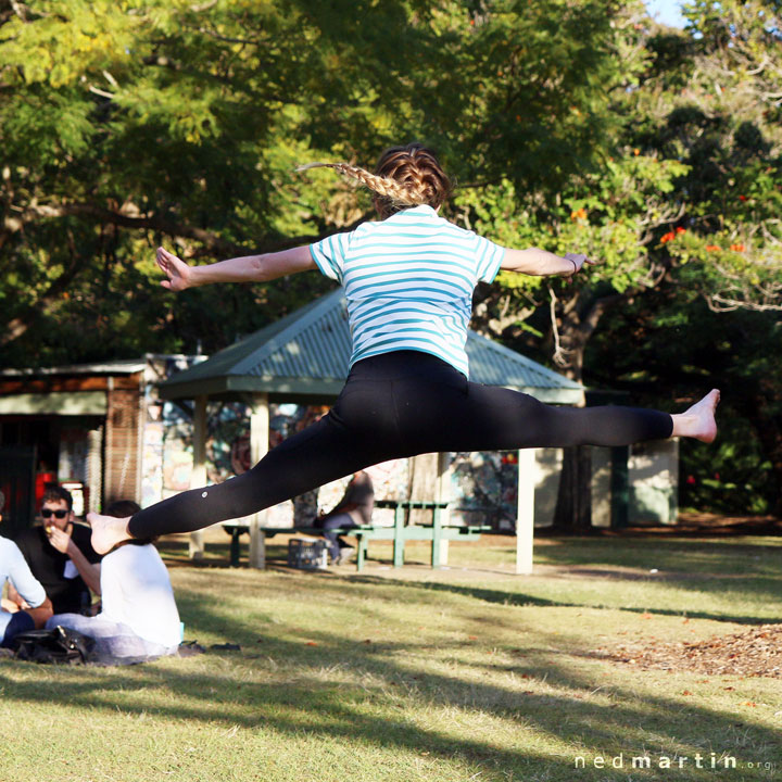 Slackline & Acro at New Farm Park