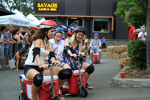 Women fight for the lead in the 1000w Esky Race