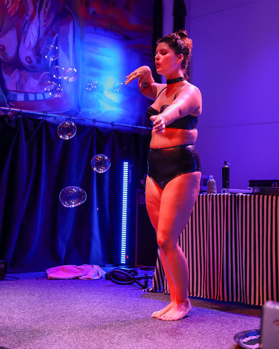 Miss Bubbles (Carissa White), Sexy Sunday Cabaret, Mo's Desert Clubhouse, Burleigh