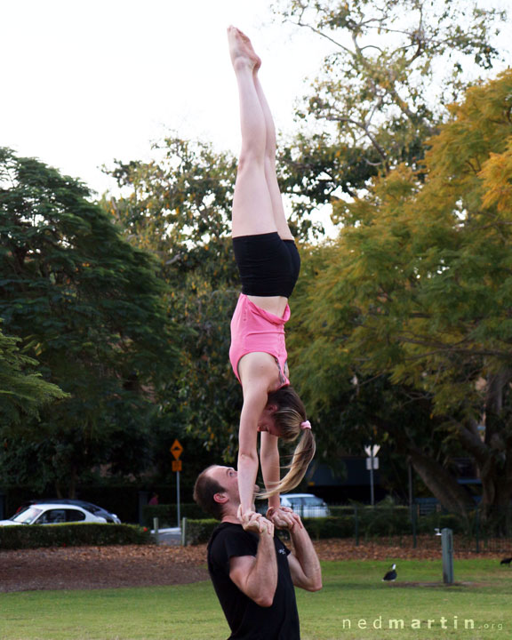 Slackline & Acro at New Farm Park