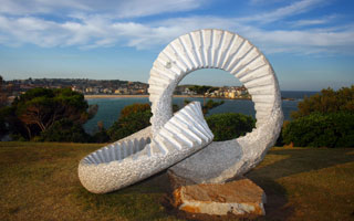 Intertwined loops, Sculpture by the Sea