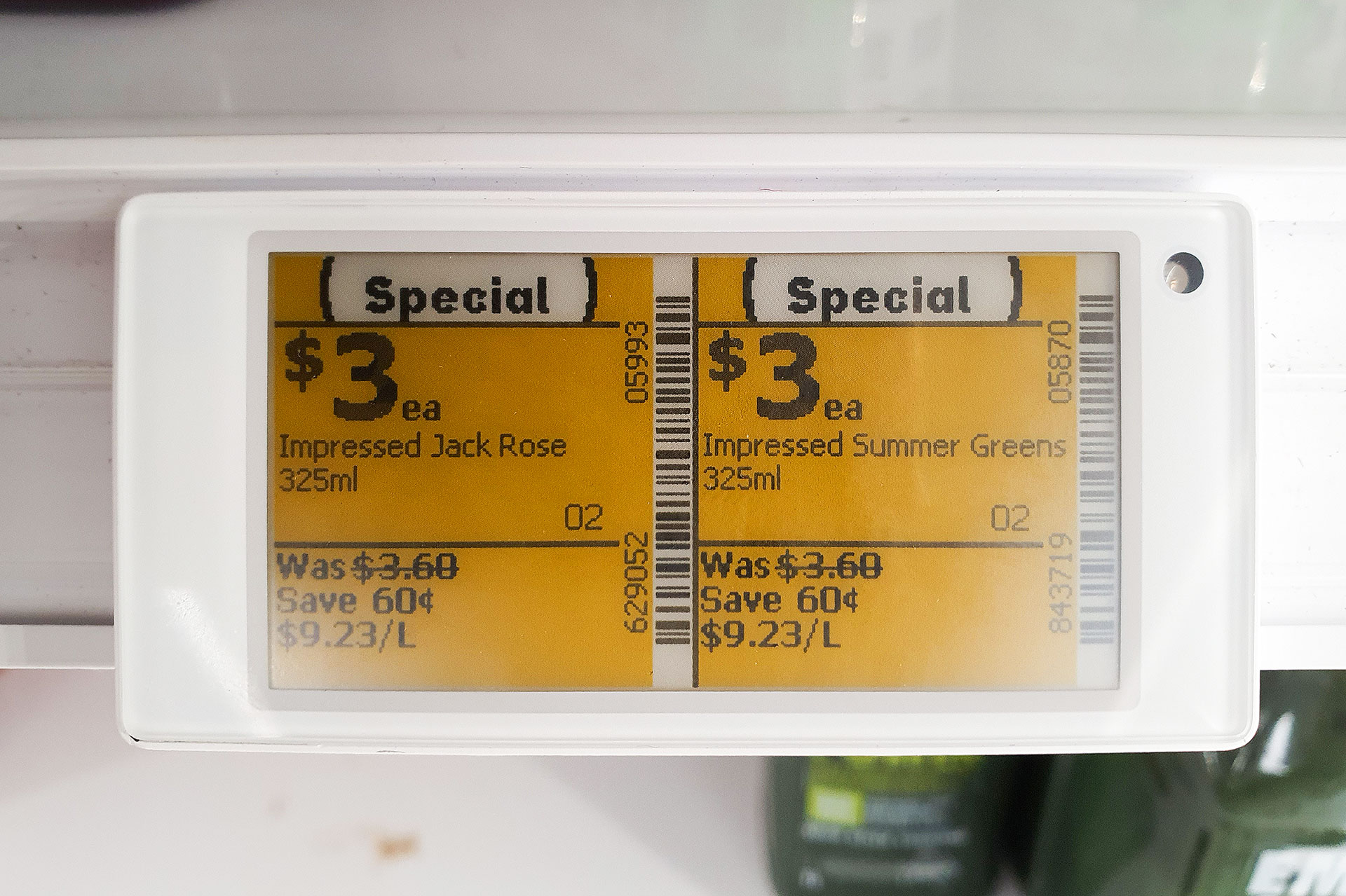 Electronic price tag at Woolworths