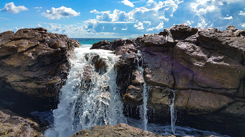 Waves breaking over rocks