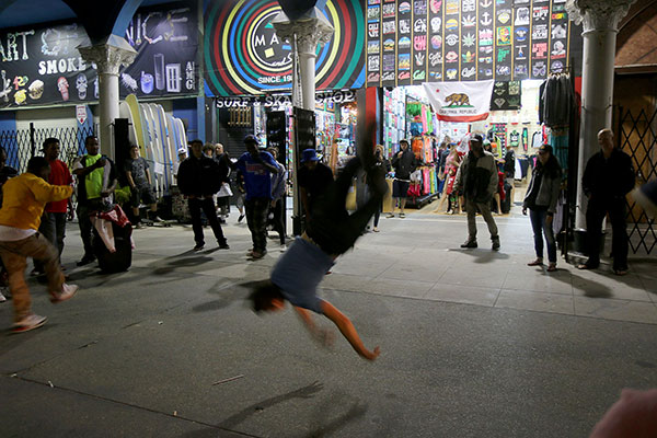 Impromptu break dance on Venice Beach