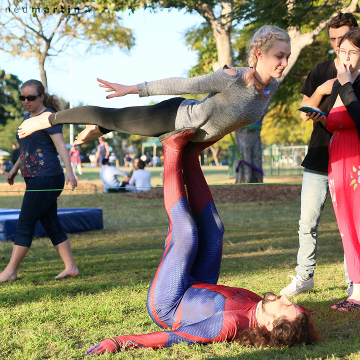 Slackline & Acro at New Farm Park