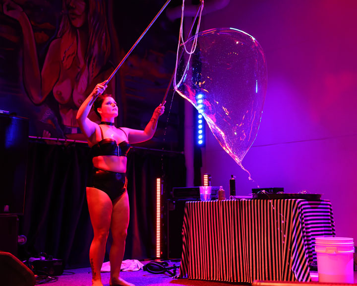 Miss Bubbles (Carissa White), Sexy Sunday Cabaret, Mo's Desert Clubhouse, Burleigh