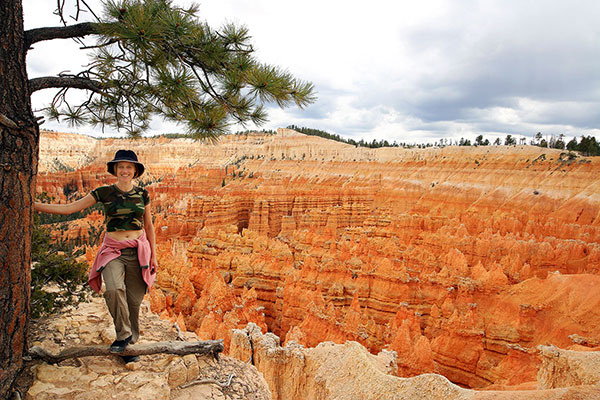 Bronwen overlooking a hoodoo-filled canyon at Bryce Canyon National Park