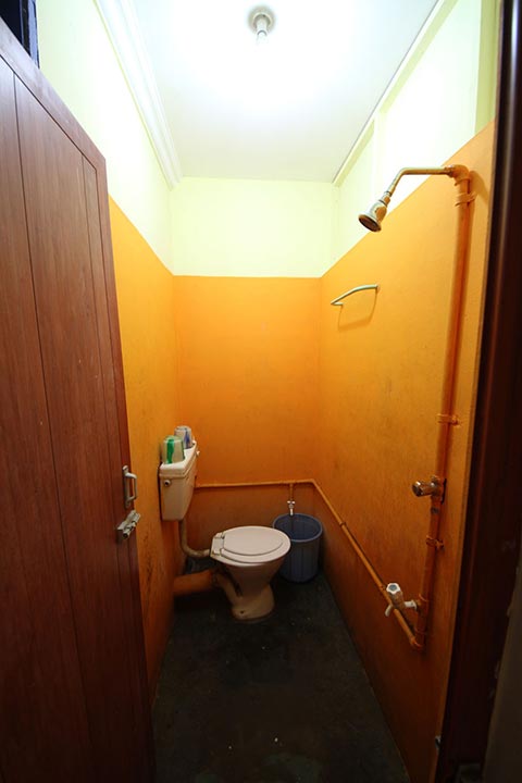 The bathroom & shower, Tiruchirappalli