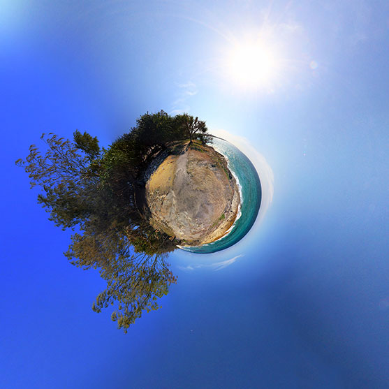 The ocean surrounding Stradbroke Island