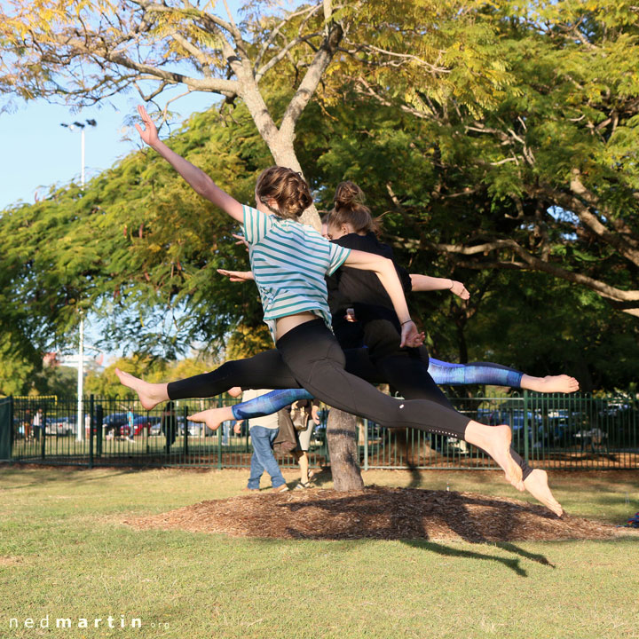 Slackline & Acro at New Farm Park