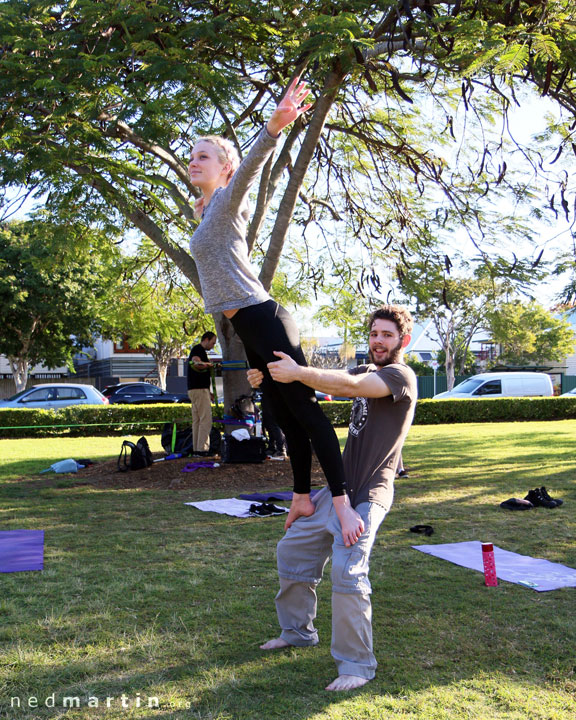 Slackline & Acro at New Farm Park