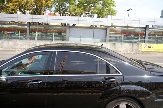 The windows on the limousines Australia provided to dignitaries are almost impossible to see through when they are tinted