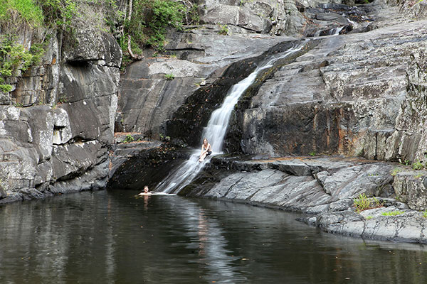 Ned & Bronwen at Cedar Creek Falls (photo by Maz)