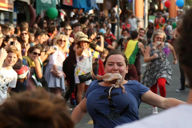 Kurilpa Derby Squid Race