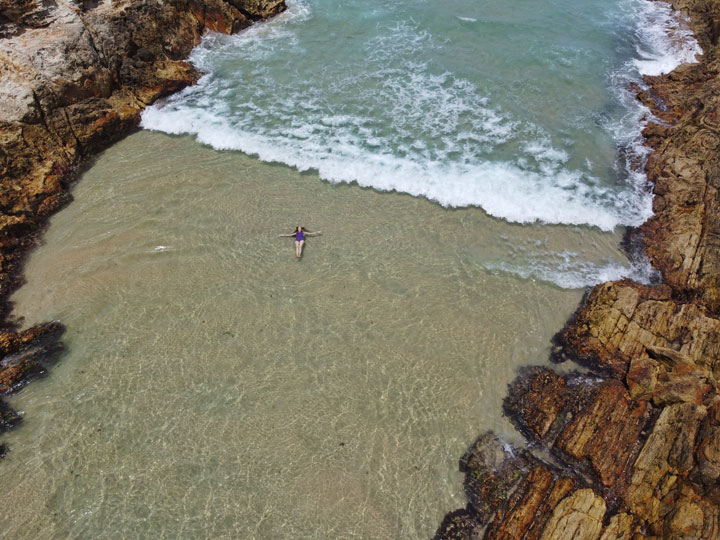 Bronwen unaware of the incoming wave