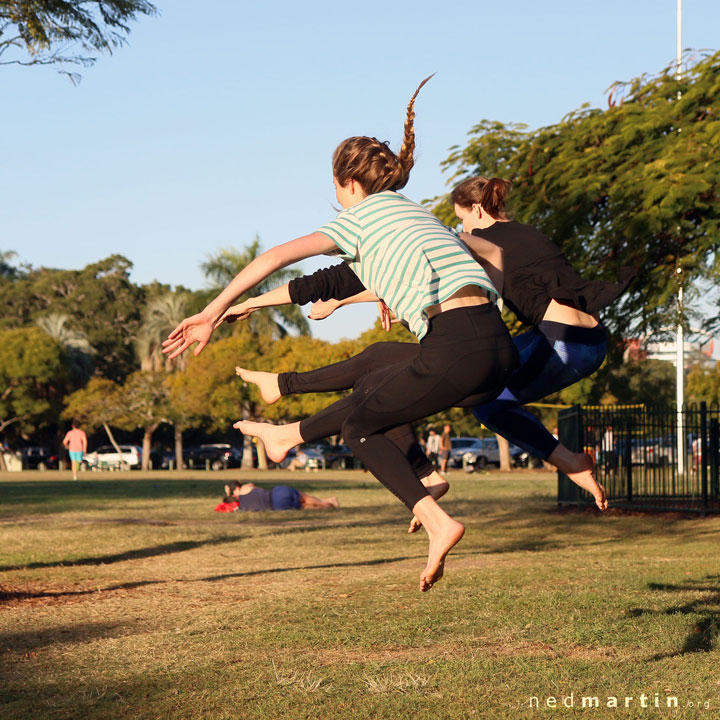 Slackline & Acro at New Farm Park