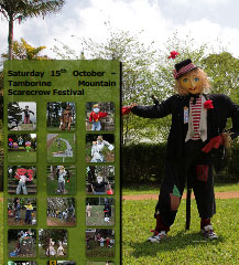 Bronwen & I drive to Tamborine Mountain for the Tamborine Mountain Scarecrow Festival, & are lucky to survive.