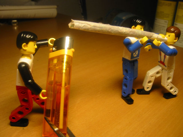 Lego figurines with tobacco products